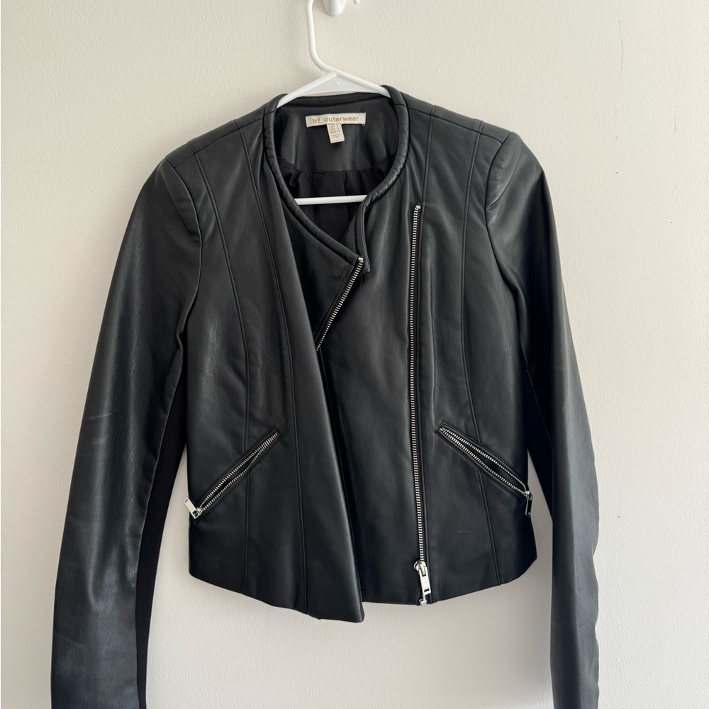 Elegant Black Leather Jacket
